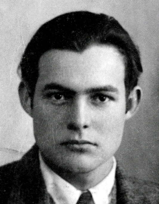 Histoires de Parfums 1899 Hemingway recenzja / Ernest Hemingway na zdjęciu paszportowym z 1923 roku. (fot. via Wikipedia)